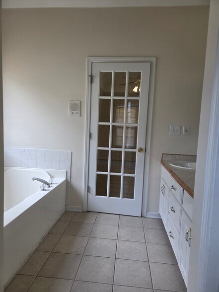 Building Photo - 1460 Scenic Brook Trl SW