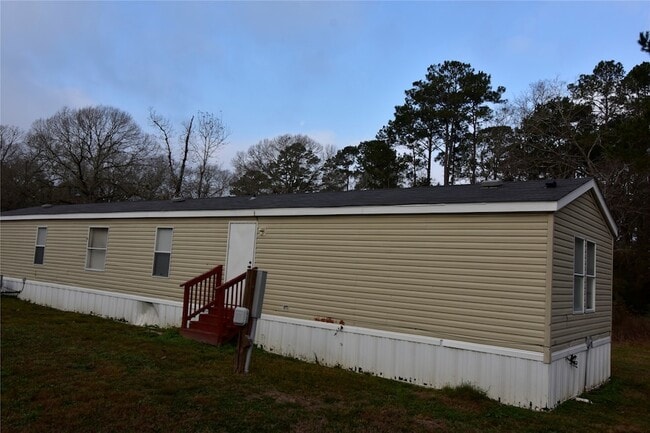 Building Photo - 2 Lakeview Ln