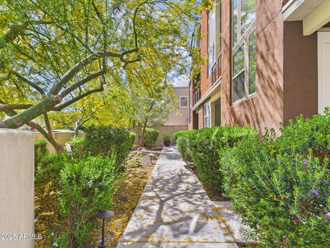 Building Photo - 4816 N Woodmere Fairway
