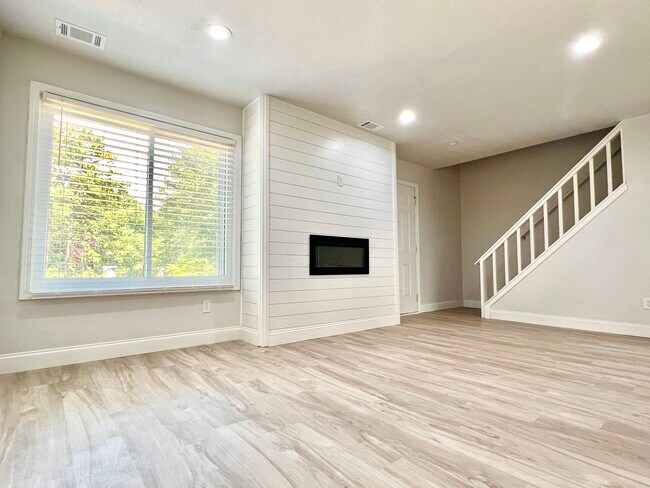 Building Photo - 1340 N Hampton Rd