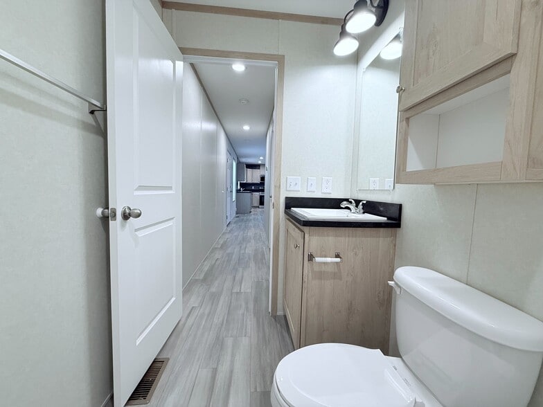 Building Photo - 29669 Danbury Ct