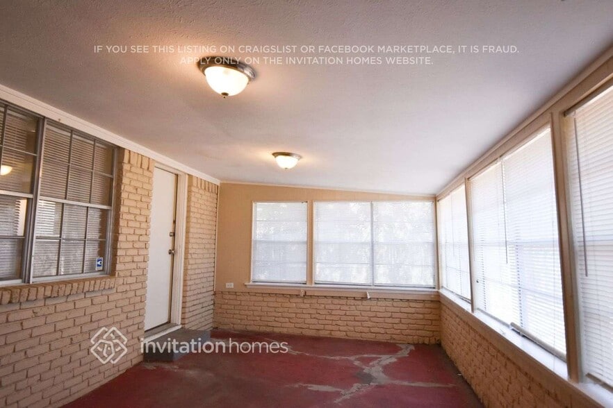 Building Photo - 945 Clear Springs Dr