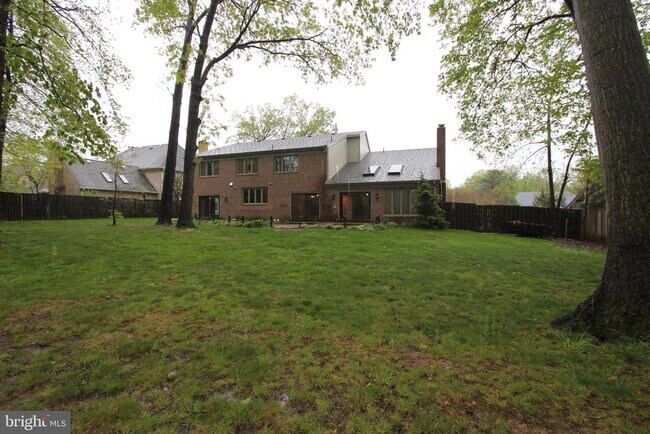 Building Photo - 10208 Sorrel Ave