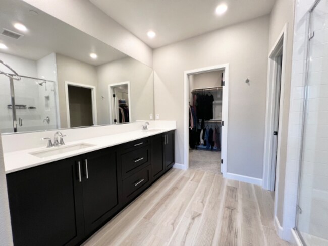 Building Photo - 1096 Delpy View Point