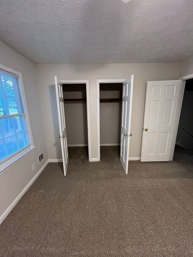 Building Photo - READY NOW!!! 2 bedroom townhouse available in Lawrenceville!