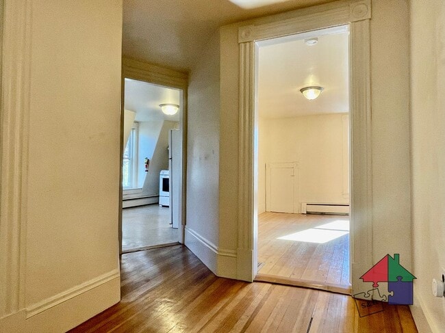 Building Photo - 225 Elm St