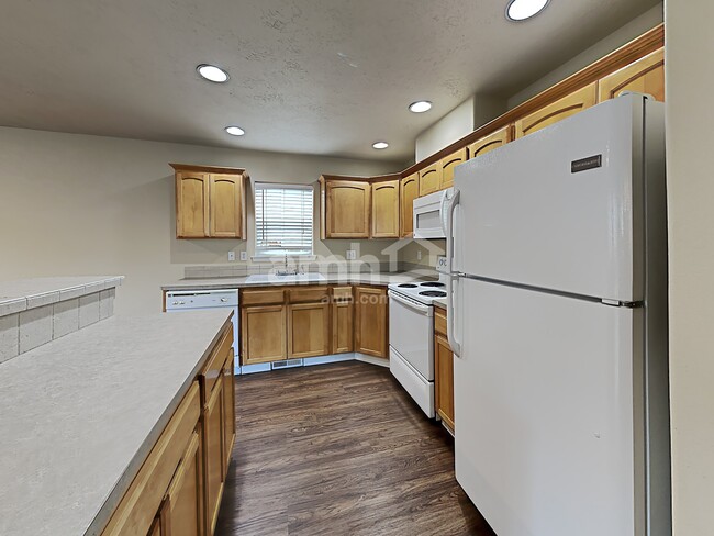 Building Photo - 39237 Newton St