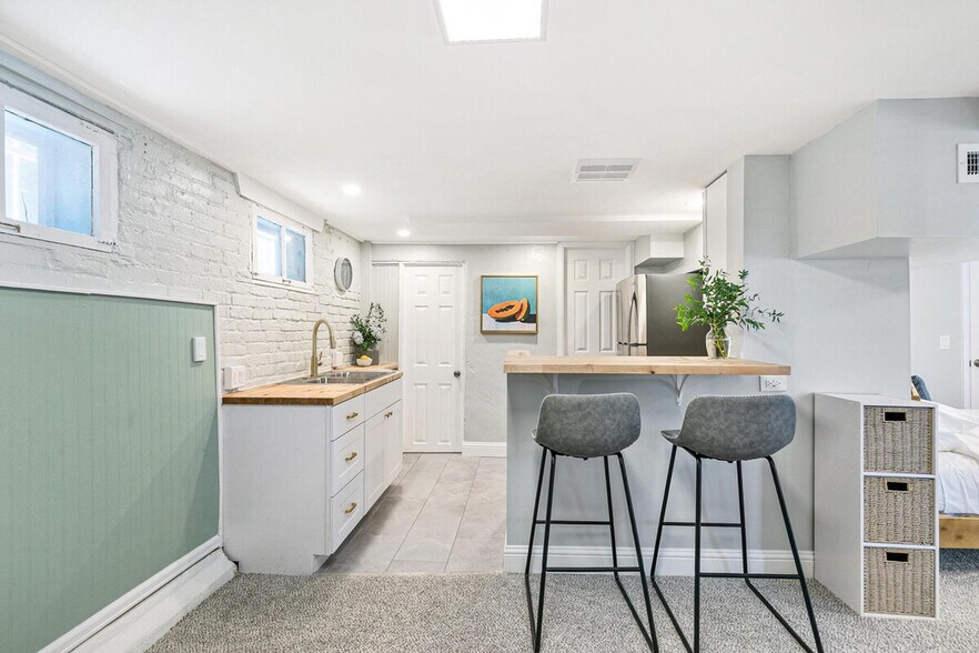 Building Photo - 2619 E 12th Ave