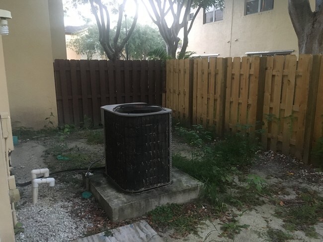 Building Photo - 1398 NE 33rd Ave