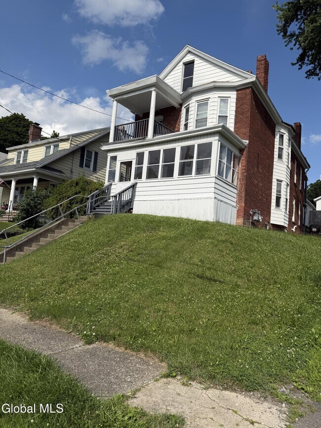 Building Photo - 26 Kinloch Ave