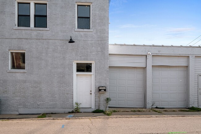 Building Photo - 4963-4965 Hummelsheim Avenue