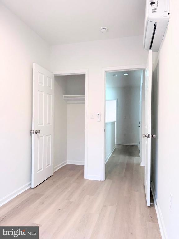 Building Photo - 319 E Lehigh Ave