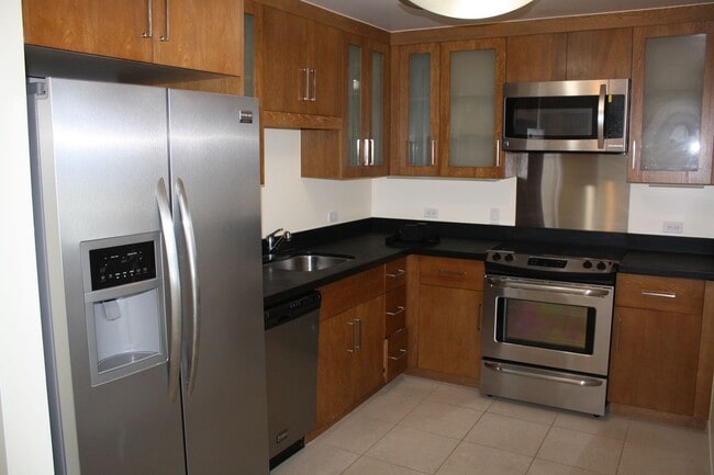 Building Photo - Luxurious Condo with Mountain Views