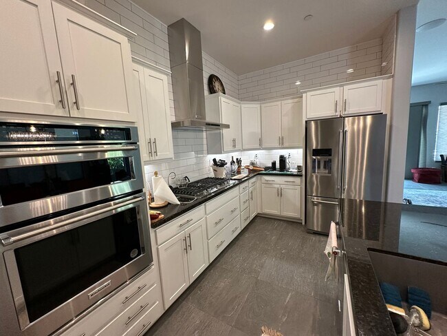 Building Photo - Short term Furnished home in the desirable 55+ community of Del Webb Available November-February