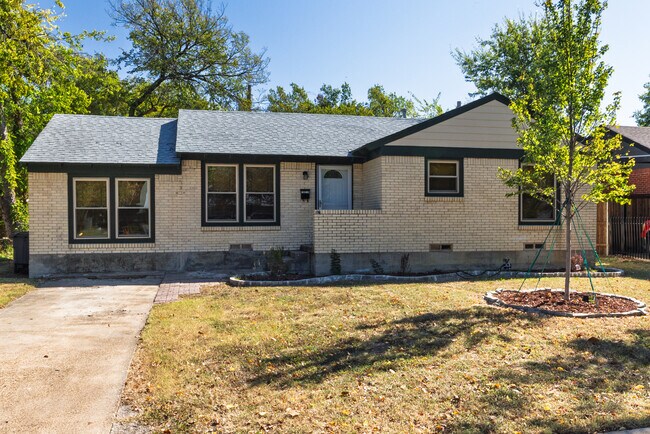 Building Photo - 10814 Stallcup Dr