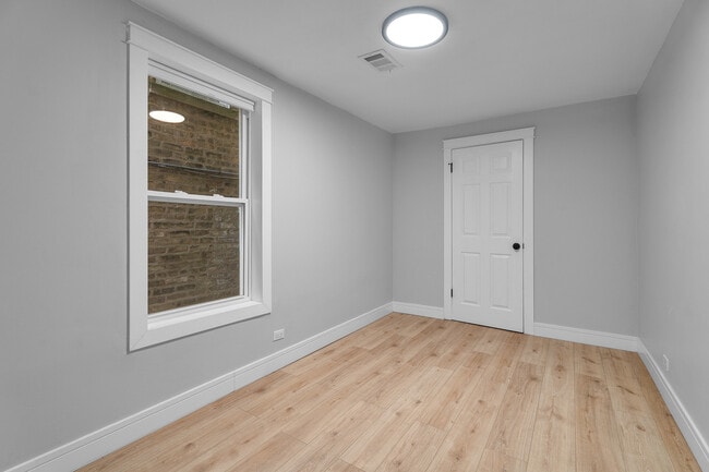 Building Photo - 1406 N Kildare Ave