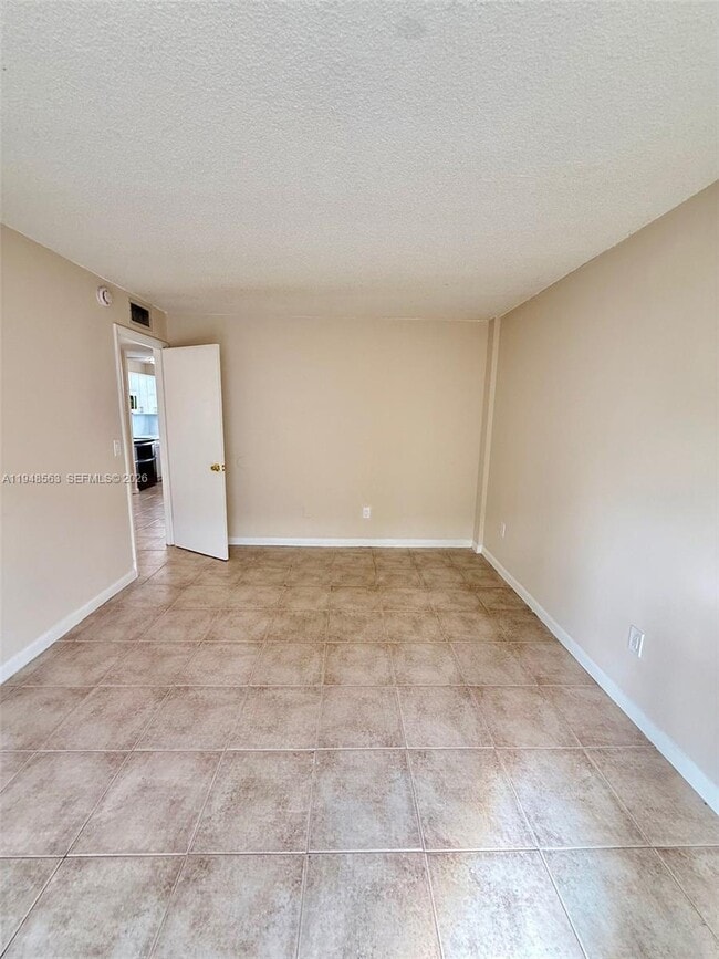 Building Photo - 1801 S Treasure Dr