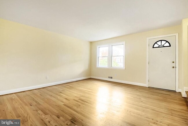 Building Photo - 220 Edgewood St