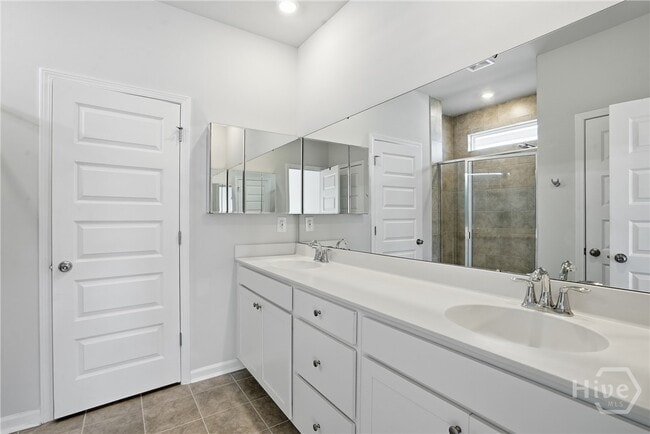 Building Photo - 145 Binscombe Ln