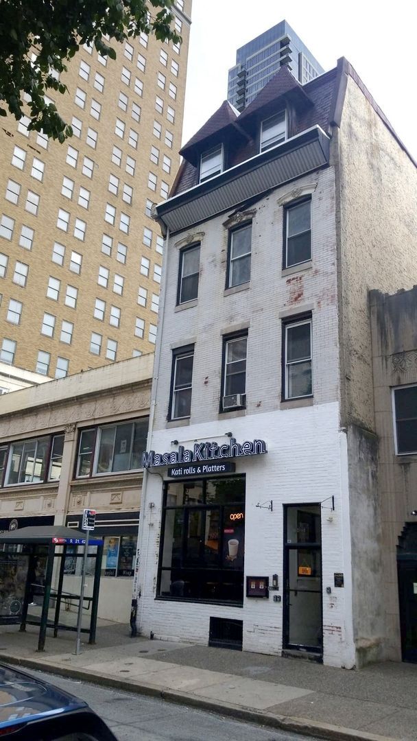 Building Photo - Beautiful Studio in Rittenhouse square.