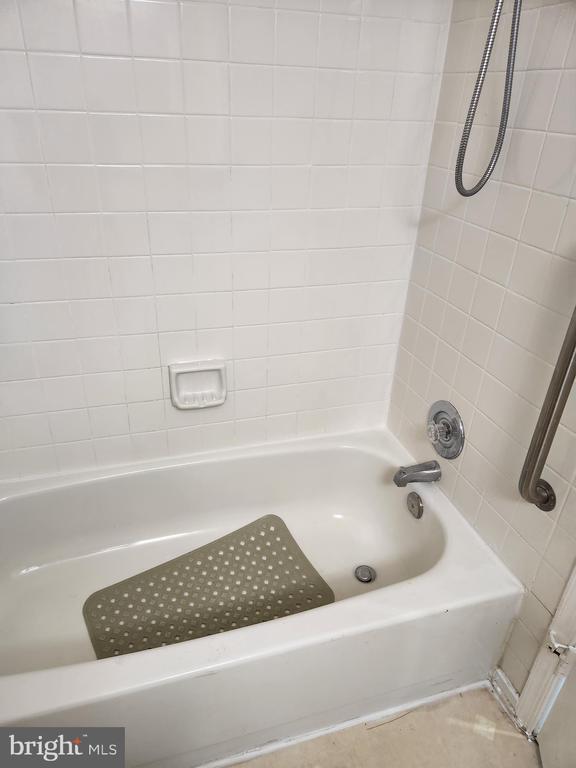 Building Photo - 17027 Catalpa Ct