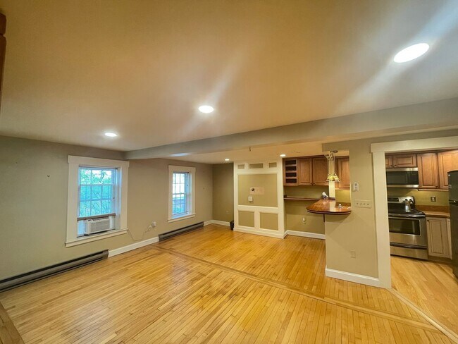 Building Photo - 131 W Merrimack St