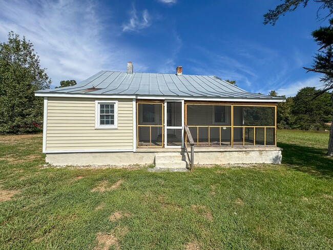 Building Photo - 2bed/1bath  Fluvanna Cottage
