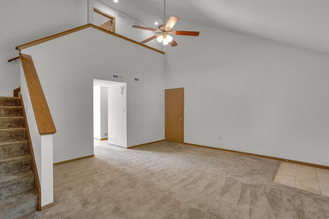 Building Photo - 601 Glenstone Dr