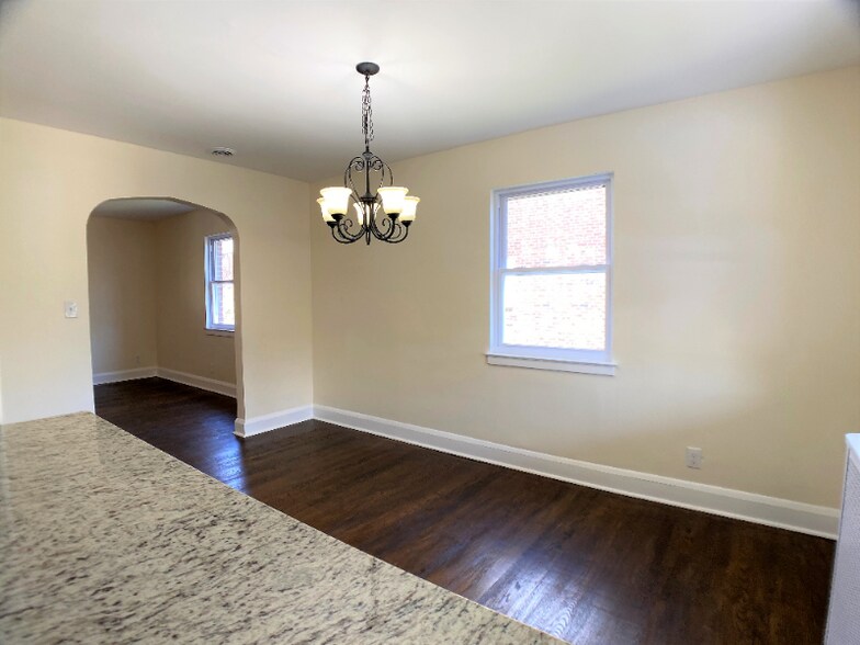 Building Photo - 95 Kentway