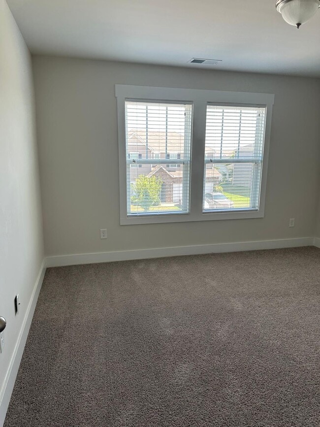 Building Photo - 14 Larson Dr