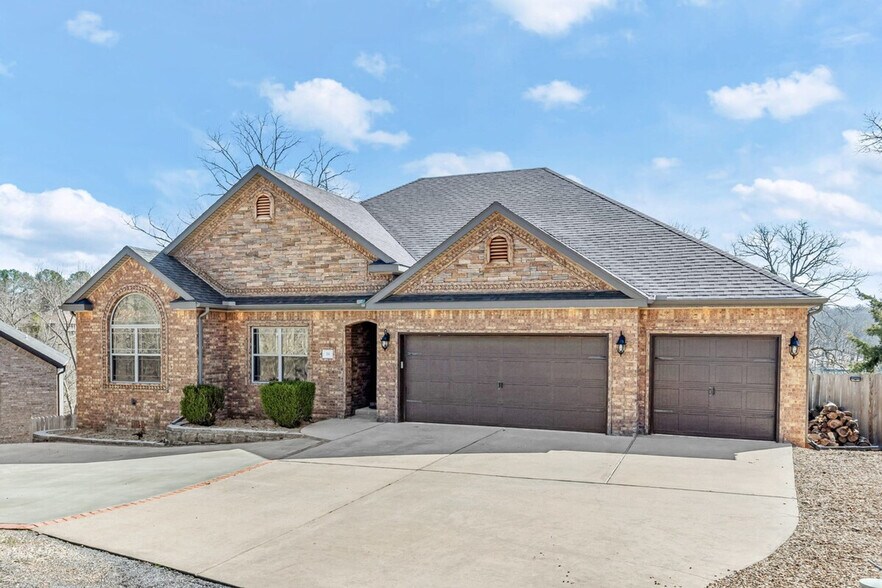 Building Photo - 30 Rutland Dr