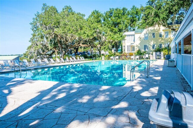 Building Photo - 245 S Rhodes St