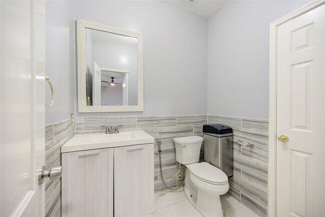 Building Photo - 9351 Royal Way