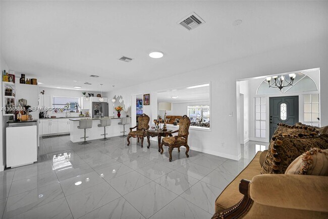 Building Photo - 756 W 53rd St