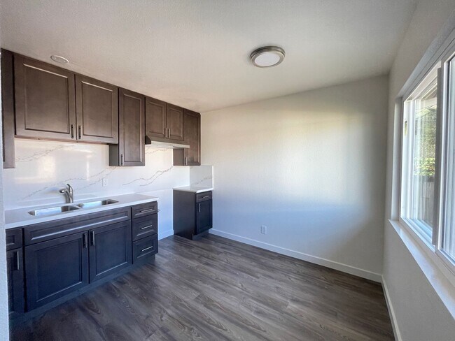 Building Photo - G43100E - Placement Only