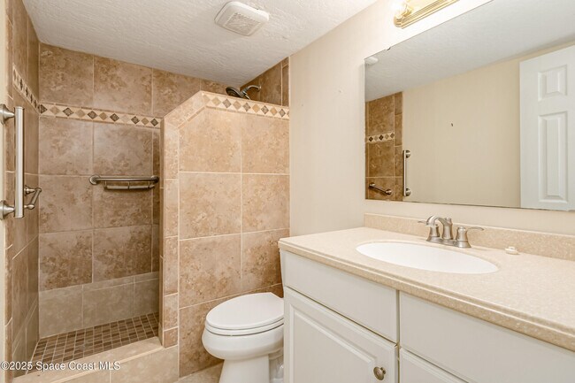 Building Photo - 1101 S Miramar Ave