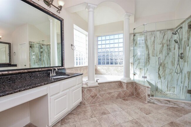 Building Photo - 3830 Parkside Dr