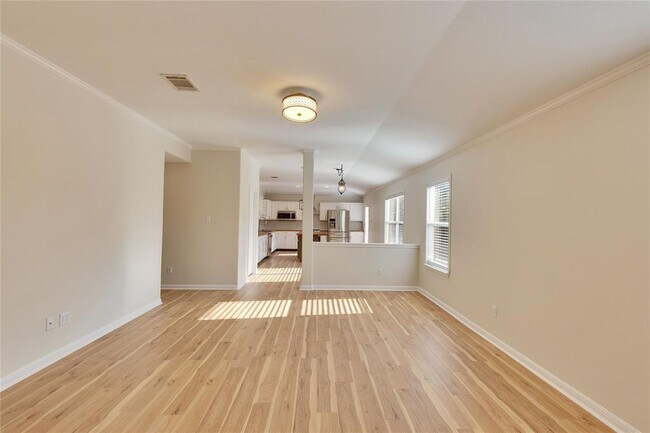Building Photo - 600 Lakemont Dr