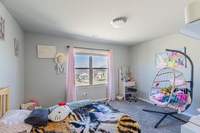 Building Photo - Beautiful home offers access to resort-style amenities