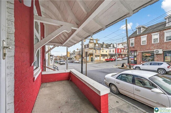 Building Photo - 503 W Gordon St