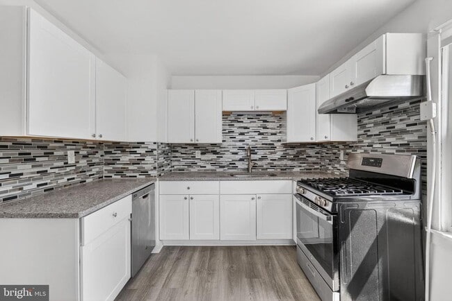 Building Photo - 5831 33rd Ave