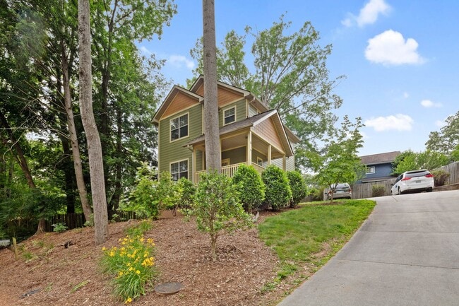 Building Photo - Modern Kenilworth Home