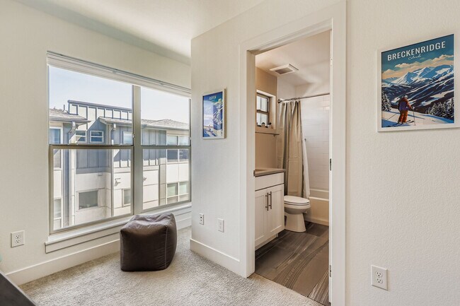 Building Photo - 5372 Allison St