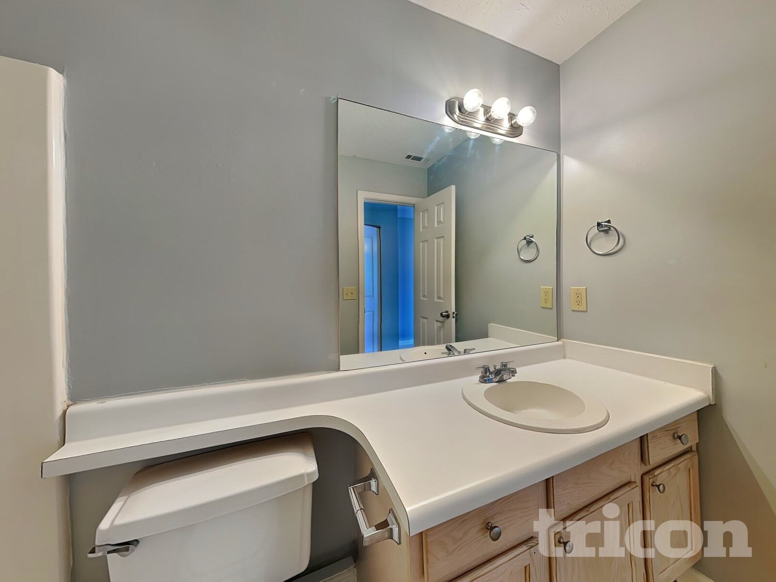 Building Photo - 1831 Commonwealth Dr