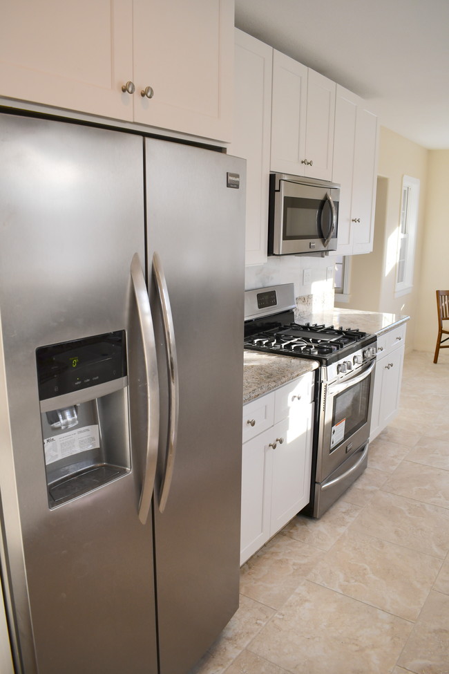 Kitchen appliances - 6155 W 75th Pl