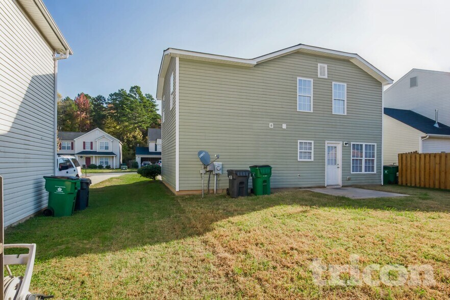 Building Photo - 7117 Roaming Path Ct