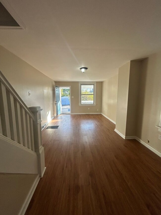 Building Photo - 3 Bedroom in South Harrisburg