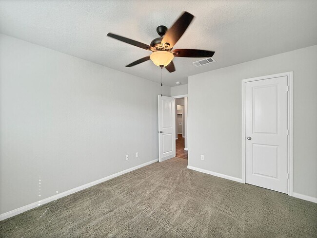 Building Photo - 401 Utica Way