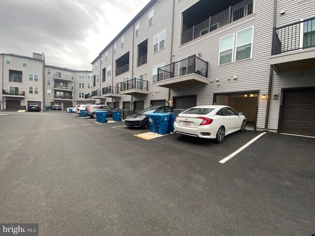 Building Photo - 43808 Middleway Ter