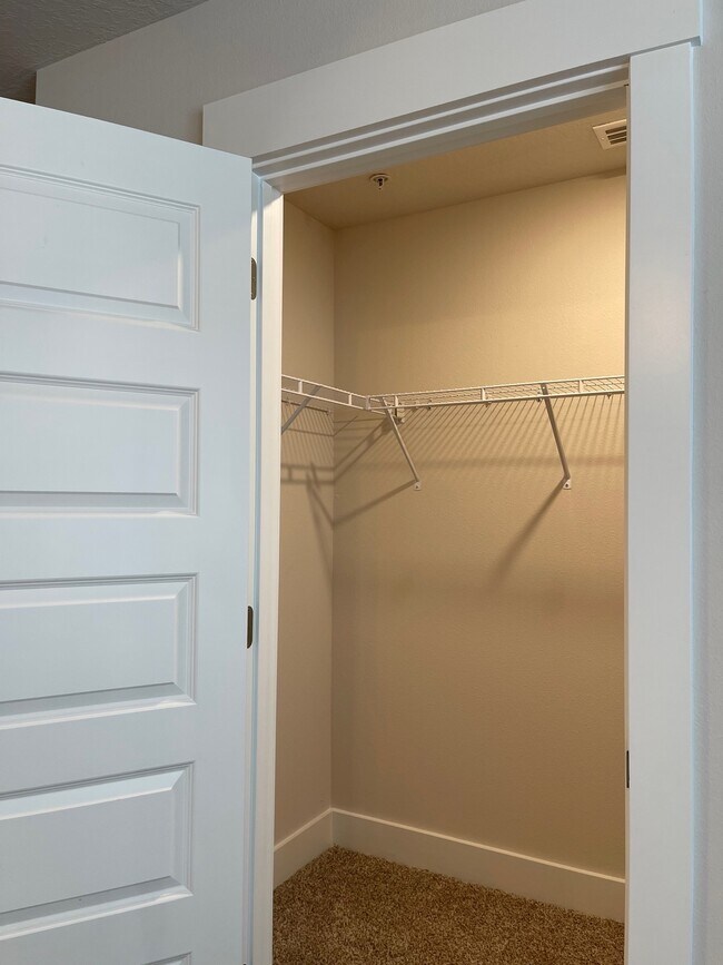 Building Photo - 1630 Iroquois Ct